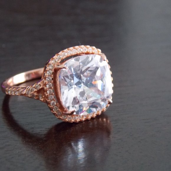 Rose Gold (plated) Ring with Cushion Cut Crystals - Picture 6 of 8
